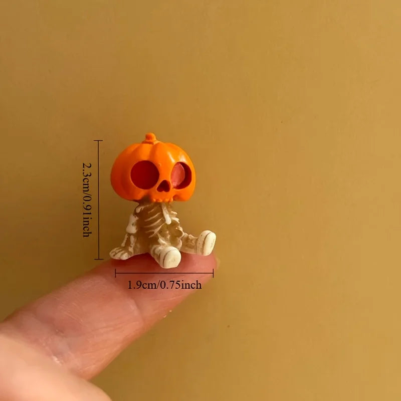 Halloween Mini Figurines Set 4Pcs Spooky Resin Decor with Pumpkins Ghosts Skulls
