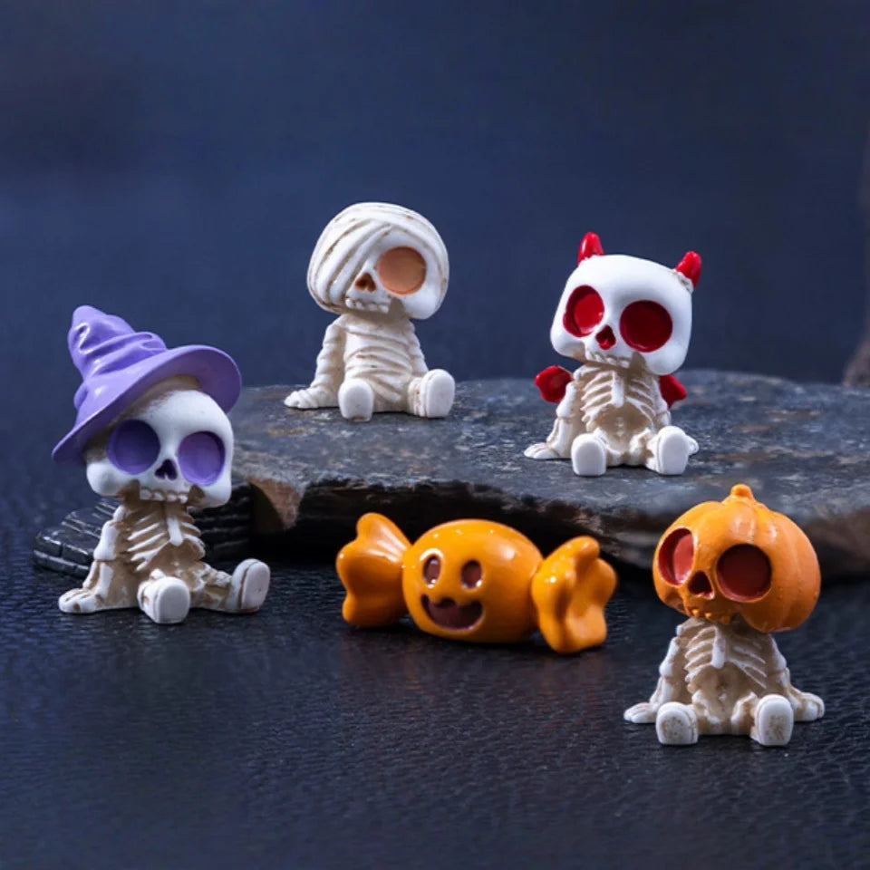 Halloween Mini Figurines Set 4Pcs Spooky Resin Decor with Pumpkins Ghosts Skulls