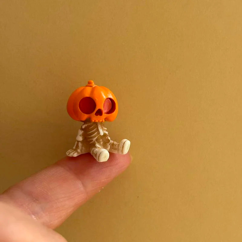 Halloween Mini Figurines Set 4Pcs Spooky Resin Decor with Pumpkins Ghosts Skulls